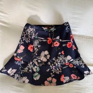 NWOT 🌸 Zara Floral Mini Skirt sold out